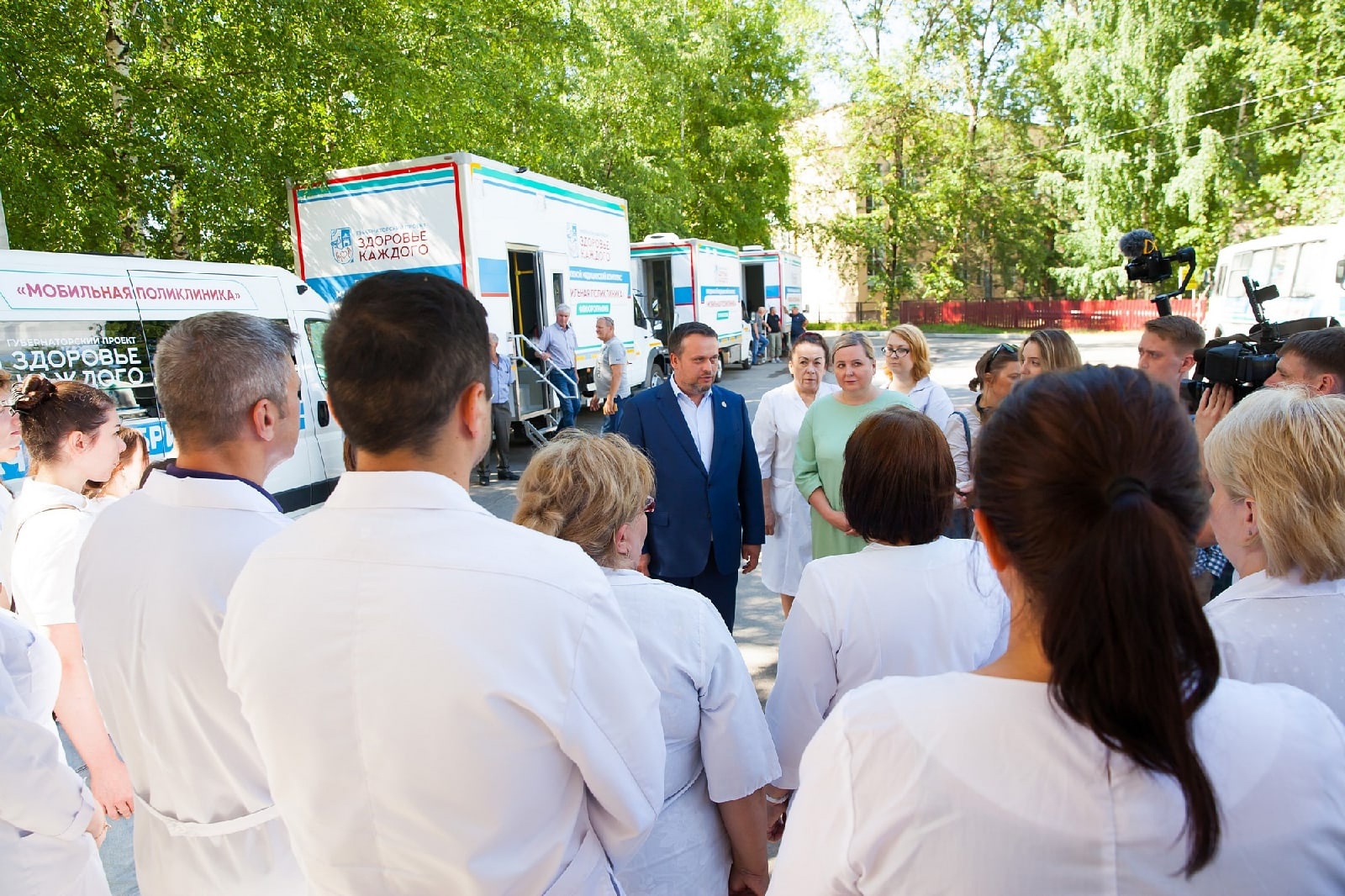 Специалисты Новгородского онкологического диспансера ведут приём в составе мобильных поликлиник медицинского автопоезда